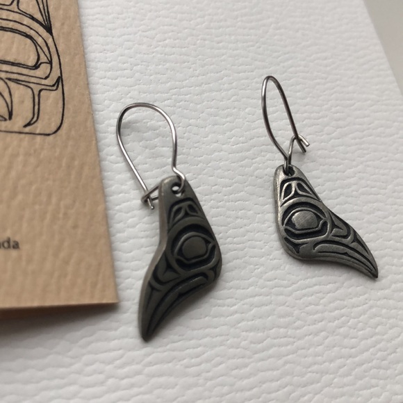 Haida Art pewter eagle earrings - Picture 2 of 3